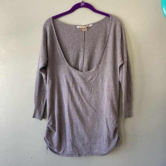 Athleta, 3/4 sleeve grey top, with scoop neck and cinched sides, size Large - Picture 1 of 4